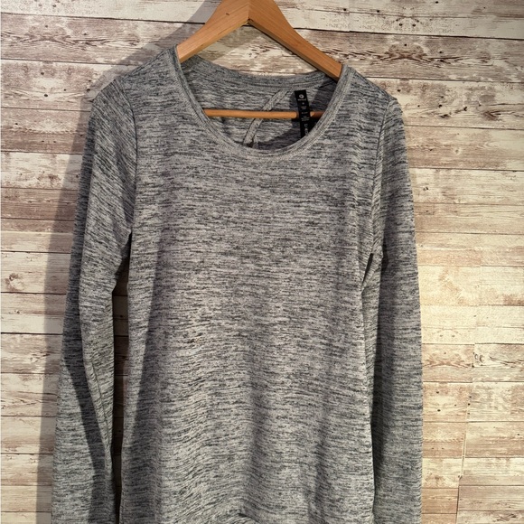 90 Degrees by Reflex Gray Med Cut-Out Long Sleeve Top - Picture 3 of 7